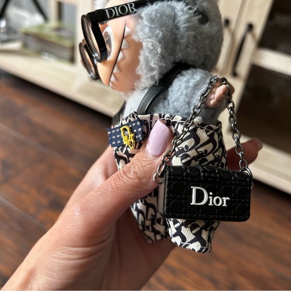 PopMart Labubu Luxury Clothes - Picture 6 of 6